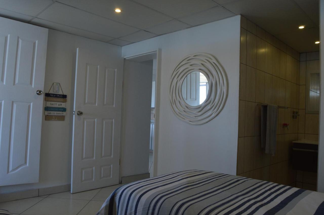 Accommodation Front - Classy 4 Sleeper With Ocean Views Durban Ngoại thất bức ảnh